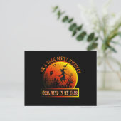 暗い砂漠で箒に乗る魔女 ポストカード (スタンド正面)