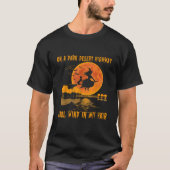 暗い砂漠のハイウェイにて - 風の魔女の騎乗 Tシャツ (正面)