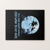 暗い砂漠の幹線道路で箒に乗る魔女 ジグソーパズル (横)