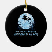 暗い砂漠の幹線道路で箒に乗る魔女 セラミックオーナメント (正面)