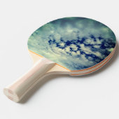 暗い空、雲の中を覗く 卓球ラケット (正面アングル)