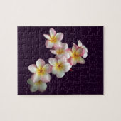 暗い紫色のプルメリアの花 ジグソーパズル (横)