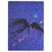 暗い翼のある姿飛んでいるが宇宙の向こうに クリップボード (裏面)