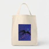 暗い翼のある姿飛んでいるが宇宙の向こうに トートバッグ (正面)