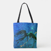 暗い翼のある姿飛んでいるが宇宙の向こうに トートバッグ (裏面)