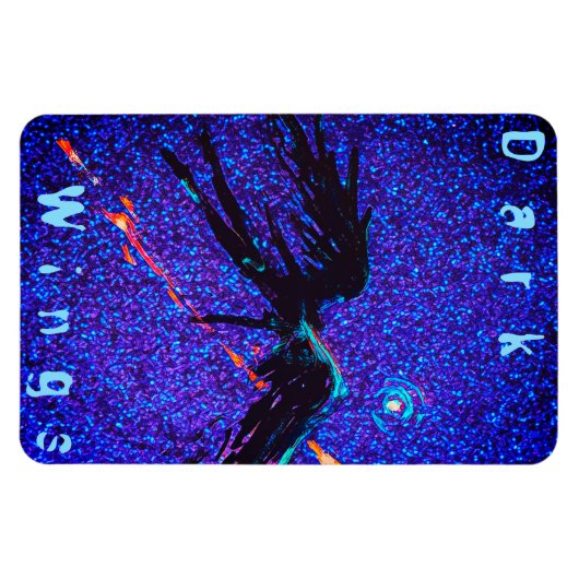 暗い翼のある姿飛んでいるが宇宙の向こうに マグネット (横)