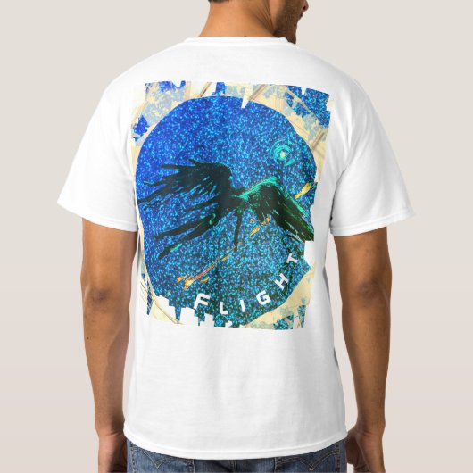 暗い翼のある姿飛んでいるが宇宙の向こうに Tシャツ (裏面)
