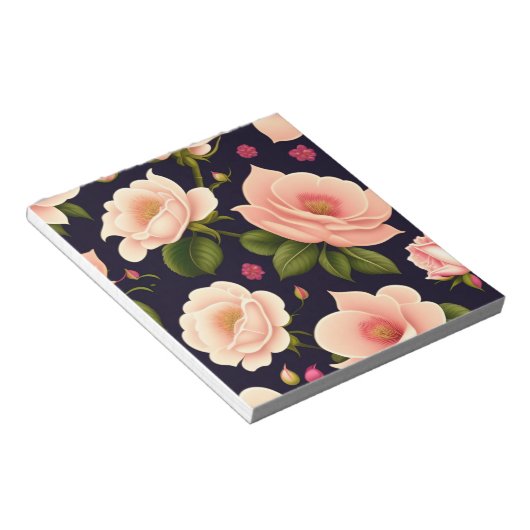 暗い背景にピンクのバラが付いたシームレスなパターン ノートパッド (アングル)
