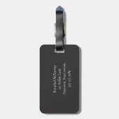 暗い背景にピンクの牡丹 ラゲッジタグ (裏面縦)