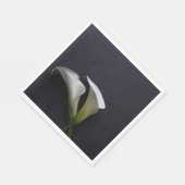 暗い背景にユリを呼ぶ スタンダードランチョンナプキン (角)