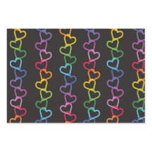 暗い背景にリンクされた愛のハート