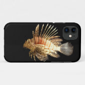 暗い背景に映えるミノカサゴ Case-Mate iPhoneケース (裏面(横))