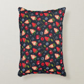 暗い背景のさくらんぼとイチゴ アクセントクッション (正面(垂直))