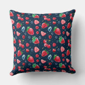 暗い背景のさくらんぼとイチゴ クッション (裏面)