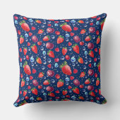 暗い背景のさくらんぼとイチゴ クッション (裏面)