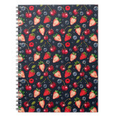 暗い背景のさくらんぼとイチゴ ノートブック (正面)