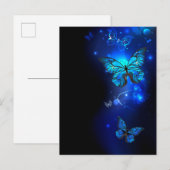 暗い背景のモルフォ・バタフライ インビテーションポストカード (正面/裏面)