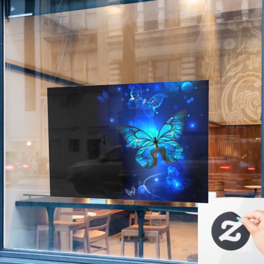 暗い背景のモルフォ・バタフライ ウィンドウサイン (カフェ窓)