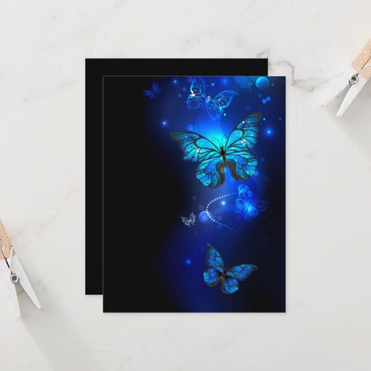 暗い背景のモルフォ・バタフライ カード (正面/裏面インサイチュ)