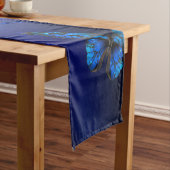 暗い背景のモルフォ・バタフライ ショートテーブルランナー (インサイチュ)