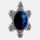 暗い背景のモルフォ・バタフライ スノーフレークピューターオーナメント (左)