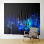 暗い背景のモルフォ・バタフライ タペストリー (インサイチュ(横))