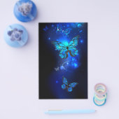 暗い背景のモルフォ・バタフライ チラシ (シングル)