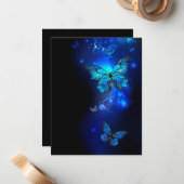 暗い背景のモルフォ・バタフライ ノートカード (正面/裏面インサイチュ)