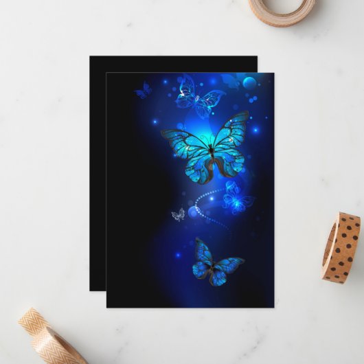 暗い背景のモルフォ・バタフライ ノートカード (正面/裏面インサイチュ)