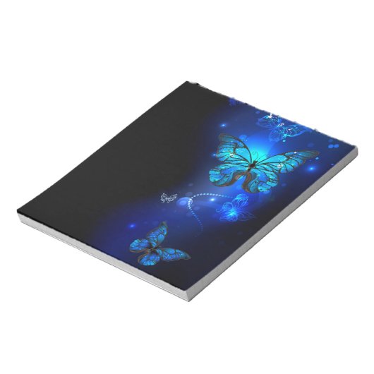 暗い背景のモルフォ・バタフライ ノートパッド (回転)