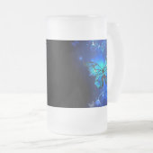 暗い背景のモルフォ・バタフライ フロストグラスビールジョッキ (正面右)