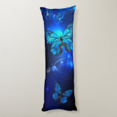 暗い背景のモルフォ・バタフライ ボディピロー (裏面 (縦))