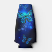 暗い背景のモルフォ・バタフライ ボトルクーラー (正面)