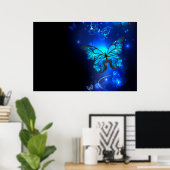 暗い背景のモルフォ・バタフライ ポスター (ホームオフィス)