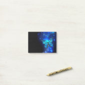 暗い背景のモルフォ・バタフライ ポストイット (デスク上)