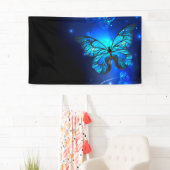 暗い背景のモルフォ・バタフライ 横断幕 (インサイチュ)