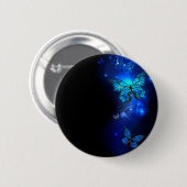 暗い背景のモルフォ・バタフライ 缶バッジ (正面&裏面)