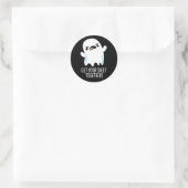暗い背景のユーモラスなゴースト・ダジャレTシャツ「シートをまとめろ」 ラウンドシール (バッグ)