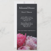 暗い背景のリハーサルにピンクの牡丹 招待状 (正面)