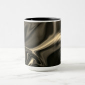 暗い背景の上の金属のセピアの起伏 マグカップ (中央)
