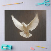 暗い背景の切り離し上の白い鳩 薄葉紙 (クラフト)