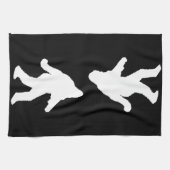 暗い背景の白いサスカッチのシルエット キッチンタオル (横)