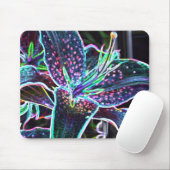 暗い背景を持つユリの写真が付いているマウスパッド マウスパッド (マウス)