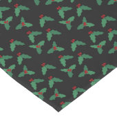 暗い背景葉にホリーのと果実 ロングテーブルランナー (コーナー)