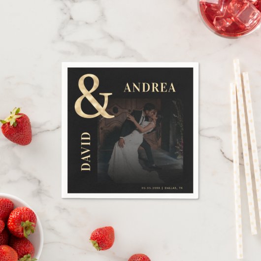 暗い色あせた写真と金ゴールドアンパサンド結婚ブラック スタンダードカクテルナプキン (インサイチュ)