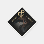 暗い色あせた写真と金ゴールドアンパサンド結婚ブラック スタンダードカクテルナプキン (角)