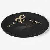 暗い色あせた写真と金ゴールドアンパサンド結婚ブラック ペーパープレート (アングル)