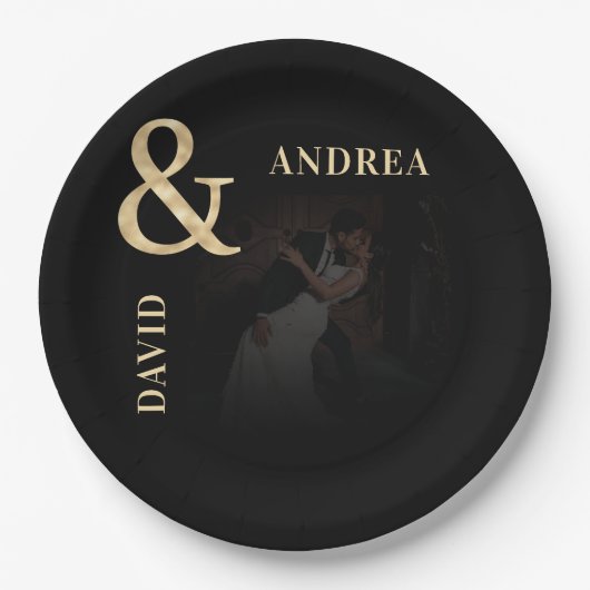 暗い色あせた写真と金ゴールドアンパサンド結婚ブラック ペーパープレート (正面)