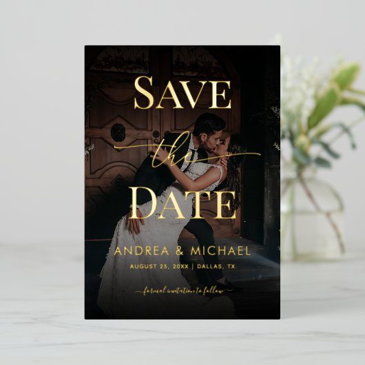 暗い色あせた写真エレガントな結婚式の日付を保存 箔招待状 (立ち正面)