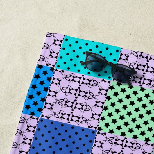 暗い色数々のの色調でレトロな幾何学的 ビーチタオル (インサイチュ)